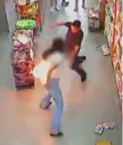 브라질 마트에서  뒷주머니 속 <b>휴대폰</b>이 <b>폭발</b>?! 쇼핑 중 갑자기... 
