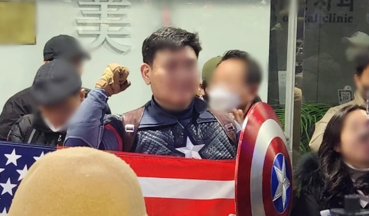 <b>캡틴아메리카</b> 중국<b>대사관 난입</b> 사건