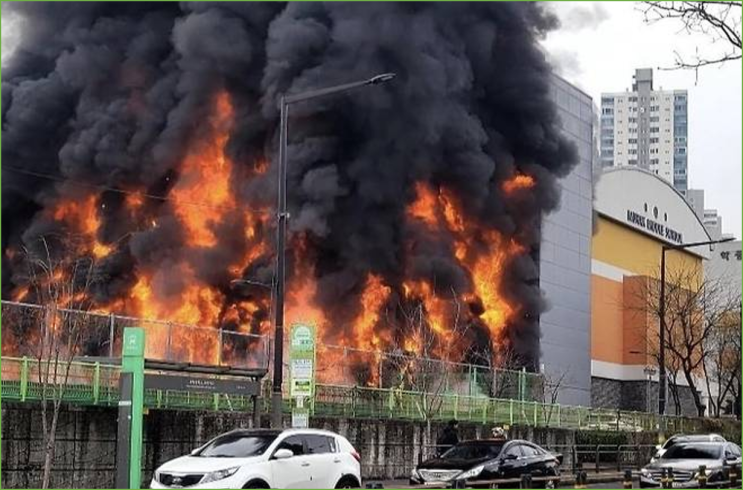 <b>서울 무학여고</b>에 큰불, <b>화재</b> 발생…"성동구 전체 소방관 투입... 