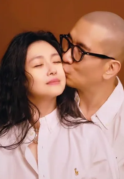 故<b>서희원</b>, 수목장 치렀다…"쇠약해진 <b>구준엽</b> 눈물로 작별... 