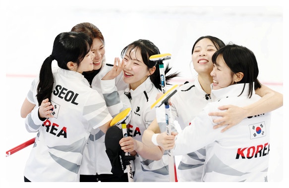 대한민국 여자 컬링 대표팀 10전 전승으로 금메달 획득하며 하얼빈 ....