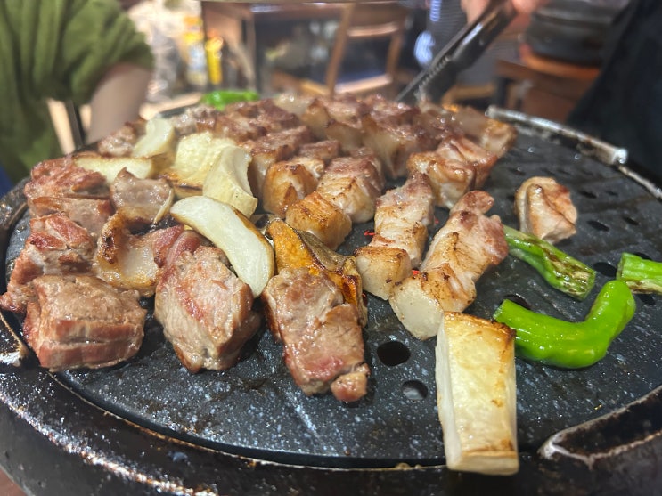  회기역 회식으로 추천하는 편안한 고기 맛집 <영천선비>(영천선비 모둠)