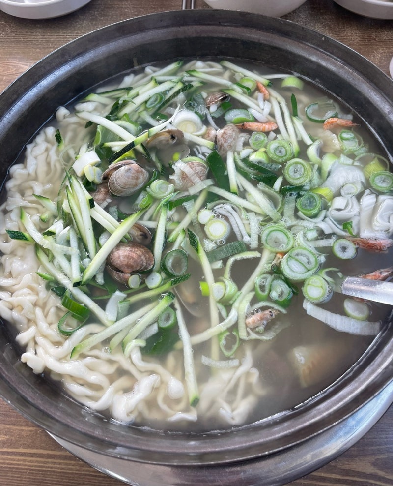 #35. 칼국수(봉달이해물칼국수)