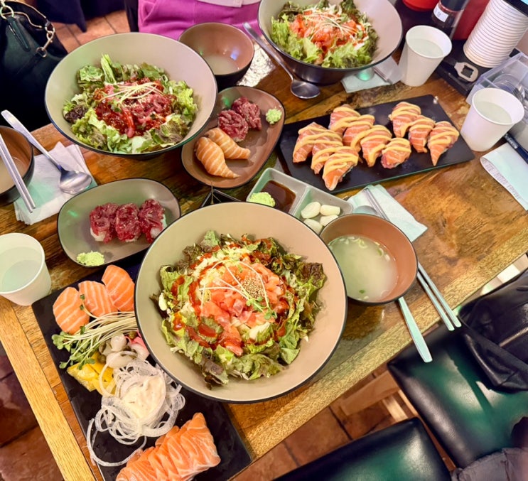  육회바른연어 경복궁점 | 경복궁역 혼밥 혼술 맛집