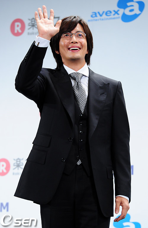 <b>배용준</b>, <b>연세의료원</b>에 <b>30억</b> 원 <b>기부</b>