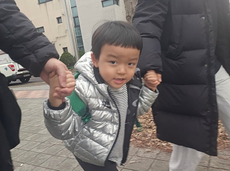  오늘 드디어 럭키가 처음 커피를 마셨어요