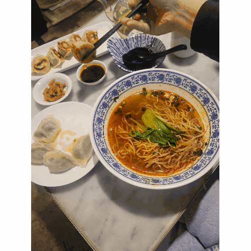  가로수길맛집 신사역 딤섬 가로수길데이트 맛집 육즙 팡팡 삼창교자 마라지탕면