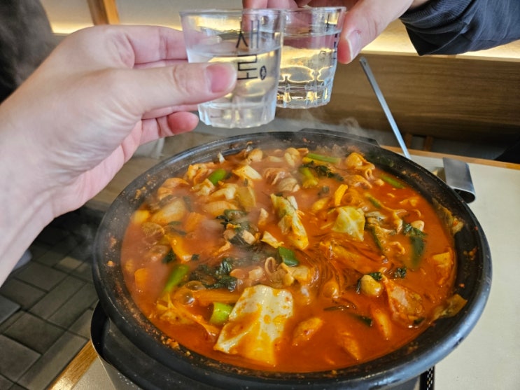  신당동 맛집 연해장 돼지곱창전골 감자전 서울 핫플 주말 데이트