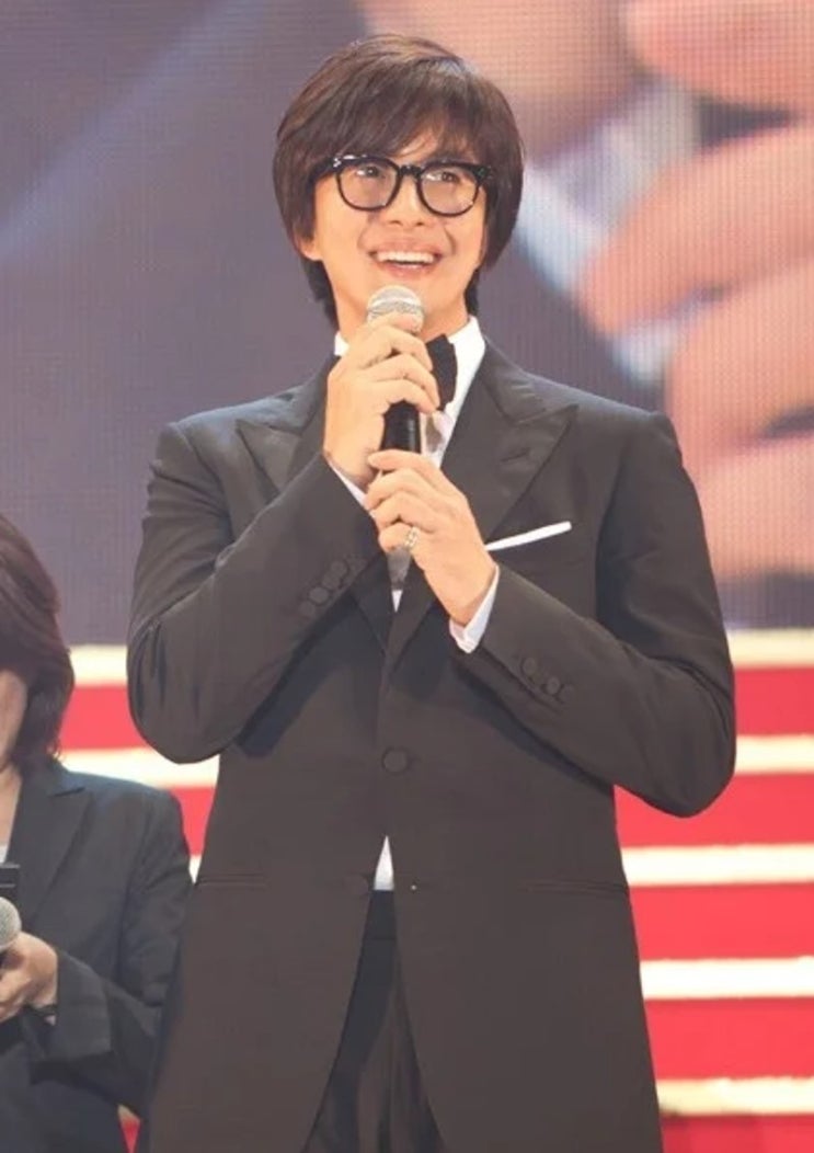 배우 <b>배용준</b>, <b>연세의료원</b>에 <b>30억</b>원 <b>기부</b> "건강한 세상 만드는데... 