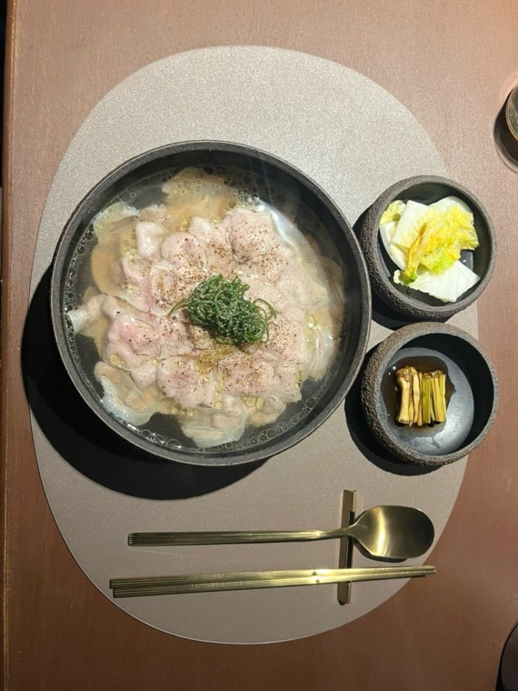  홍대입구역 연남동 조용한 돼지곰탕 국밥집 한식 혼밥 맛집 청백