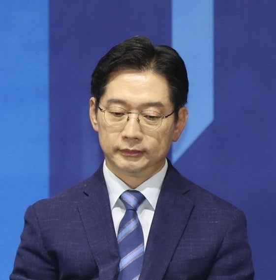 김경수 의원 아내 김정순 아들 김동찬 김지호 어머니 이순자 형제자매 고향 군대 병역 학력 ....