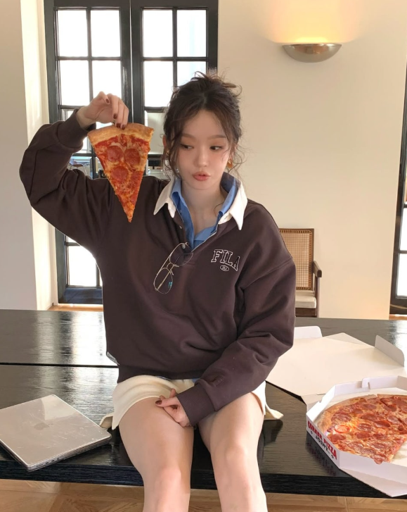  오늘 뭐입지 고민때 입어보면 답 나오는 여자 봄 코디 인기 맨투맨으로 예쁜 스웻셔츠 BEST 3 추천