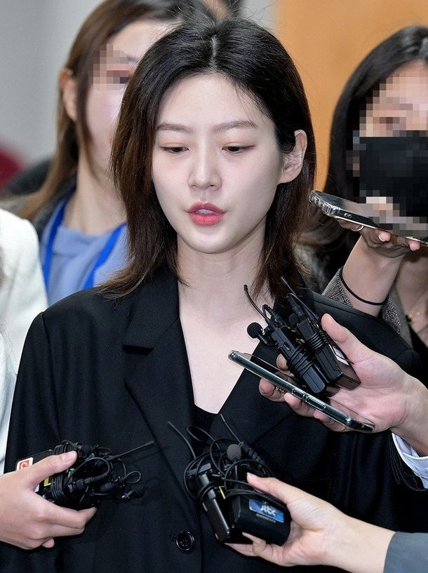 김새론에게 사회적 사형 선고 내린 한국...잘못 후 용서 구하고 사회 복귀할 수 있어야 김새론에게 사회적 사형 선고 내린 한국...잘못 후 용서 구하고 사회 복귀할 수 있어야