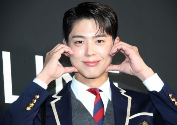 <연예가핫이슈> 박보검, 이영지 바통 받는다... 역대 최초 '더 시즌즈' 배우 MC <연예가핫이슈> 박보검, 이영지 바통 받는다... 역대 최초 '더 시즌즈' 배우 MC
