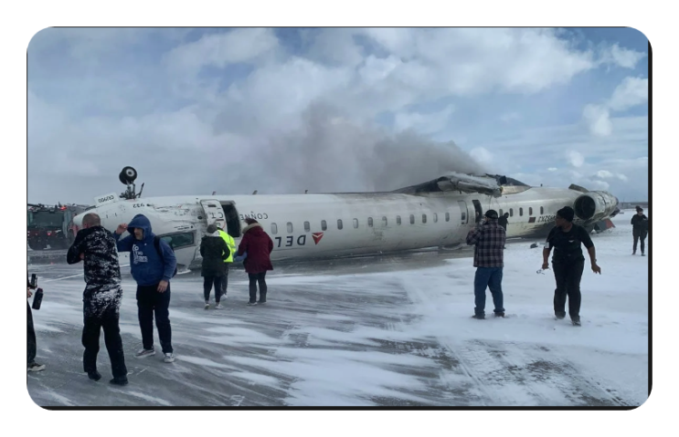 캐나다 <b>토론토</b> 공항 <b>여객기</b> 뒤집힌 채 <b>착륙</b> 탑승 80명 중 최소... 