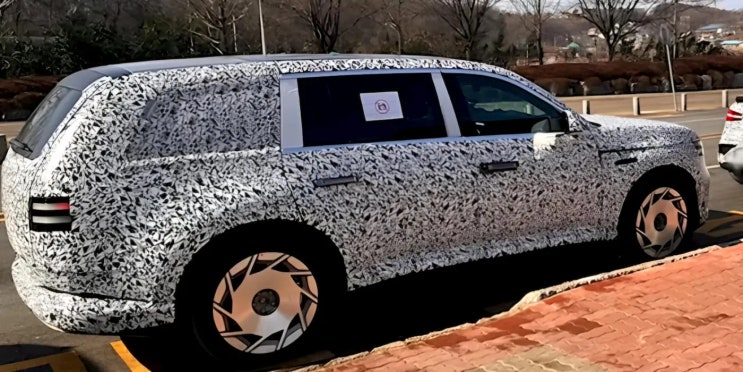   제네시스 GV90, 위장막 벗고 더 선명하게! 럭셔리 전기 SUV 디자인 엿보기