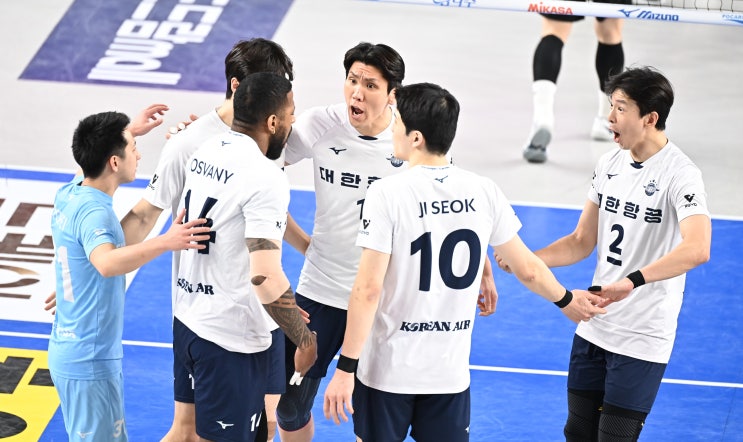 해라’ <b>대한항공</b>, <b>현대캐피탈</b>의 안방 축포 발사 <b>저지</b>했다... 
