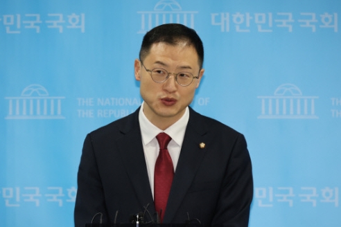 국민의힘 <b>김상욱</b>, 권영세 겨냥 "국회의원에겐 불법 <b>계엄 해제</b>... 