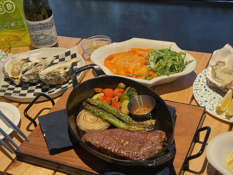  합정 맛집, 아늑한 분위기에서 즐기는 와인과 대화
