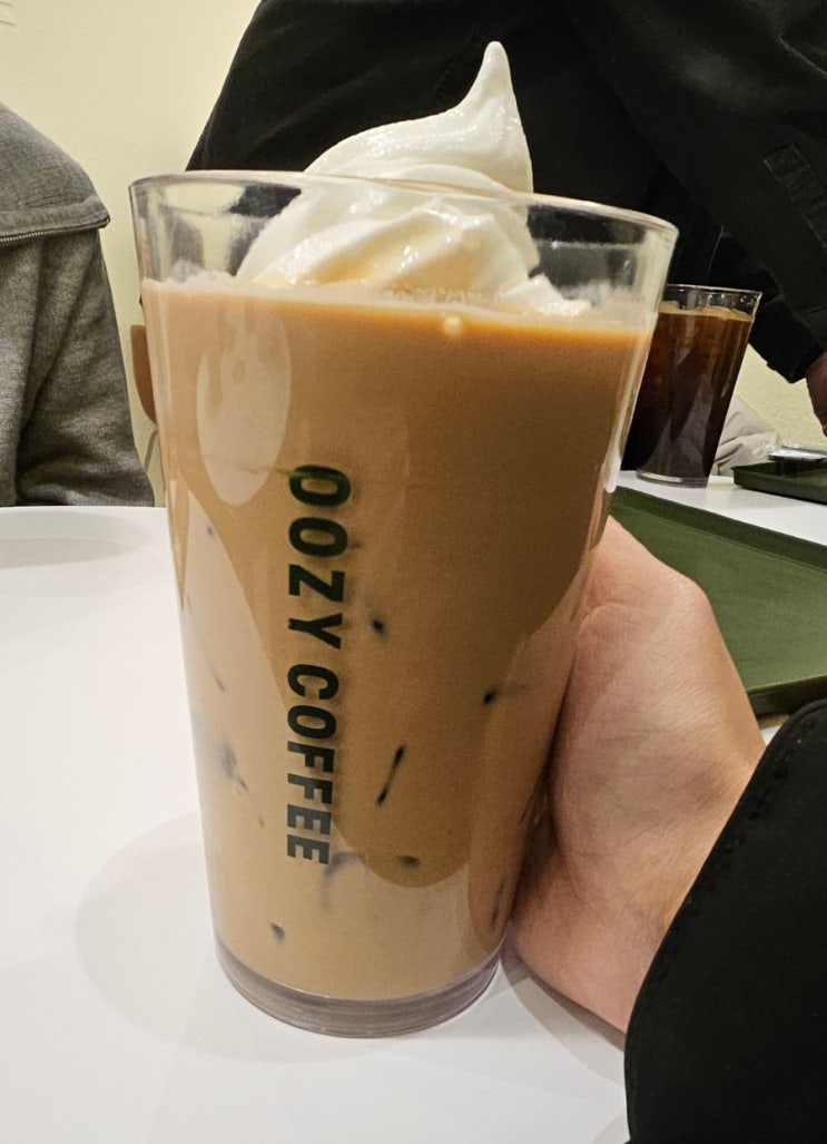  동탄역 카페 우지커피 아이스크림라떼 먹었어요