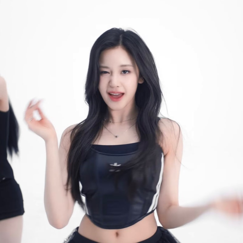 베이비몬스터 billionaire 아디다스 착장 정보 (라미, 파리타)