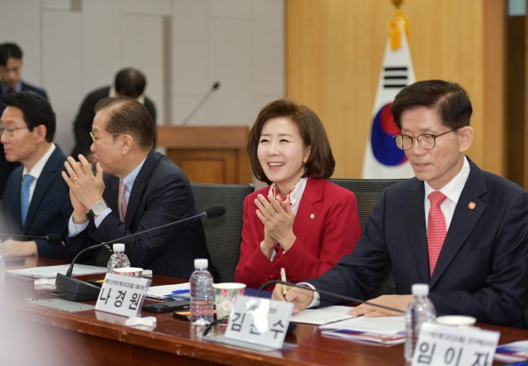 <b>나경원</b>, "민주당식 묻지마 정년연장 반대, 유연한 고용연장... 