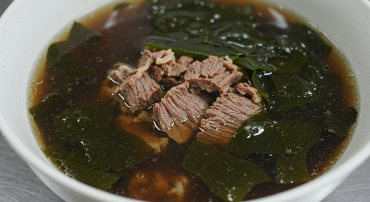   든든하고 깊은 맛! 소고기 미역국 레시피 