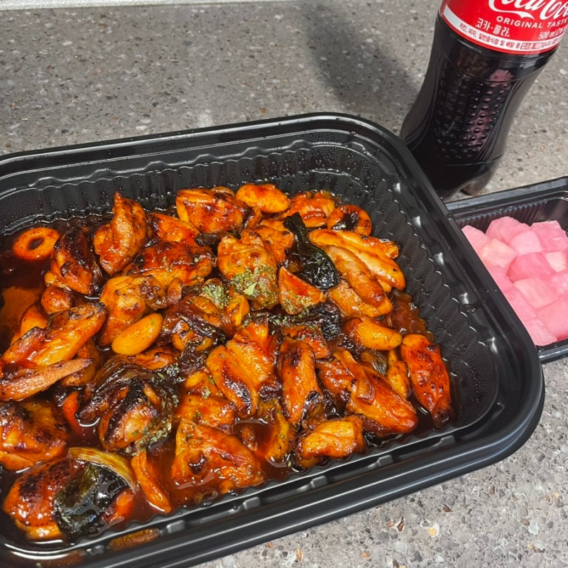 기영이숯불두마리치킨대구남산점 숯불치킨 빨간양념 순살치킨