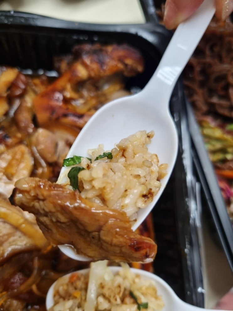  마왕족발 마왕세트 후기 족발볶음밥에 마왕소스를 비벼먹어요! 존맛