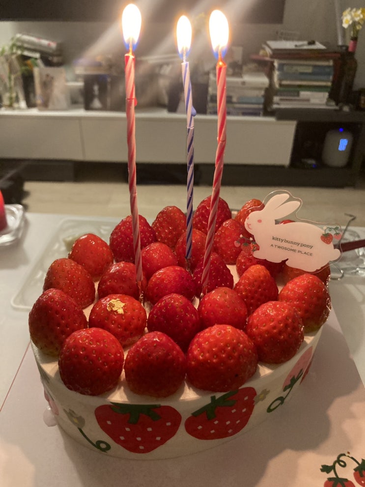  생일,화이트데이,기념일 케이크 추천 투썸 플레이즈 생딸기 듬뿍 우유 생크림