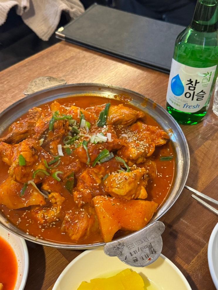  [강남구청역 노포맛집]35년 된 노포, 닭볶음탕부터 사이드까지 맛있는 새벽까지 여는 소문난집 실내포차