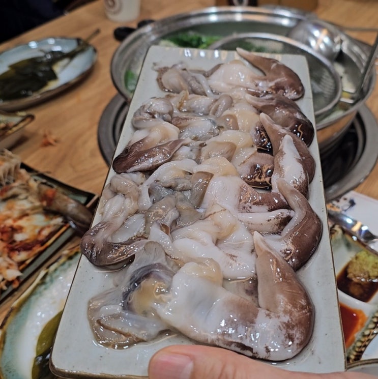 "맛기행 사계절" 역삼점에서 즐기는 제철 새조개 샤브샤브 35년지기 대학친구 모임 "맛기행 사계절" 역삼점에서 즐기는 제철 새조개 샤브샤브 35년지기 대학친구 모임