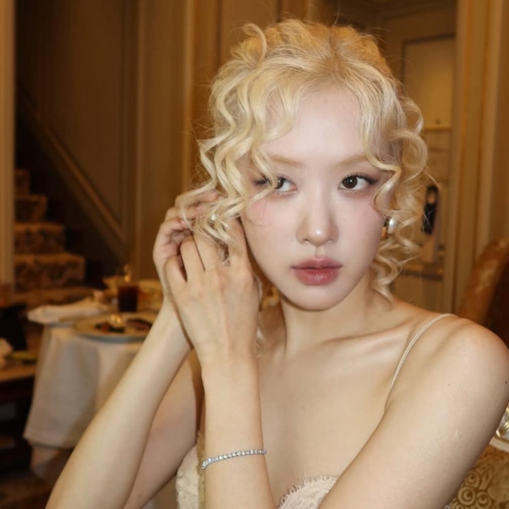  긴머리 스타일링은 여수시 미용실에서 탱글한 매력의 젤리펌으로!