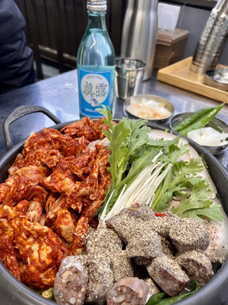  서울 신용산 용리단길 이북식 순대국 도래창전골 맛집 '광천옥' 찐 낮술 추천
