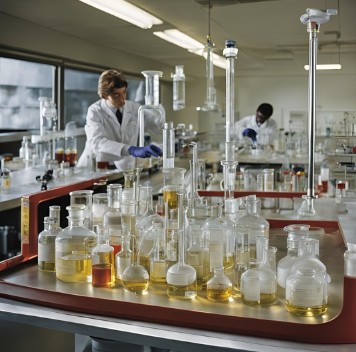  시약계의 만능재주꾼! Phenolphthalein(페놀프탈레인)의 특징과 구매방법 안내