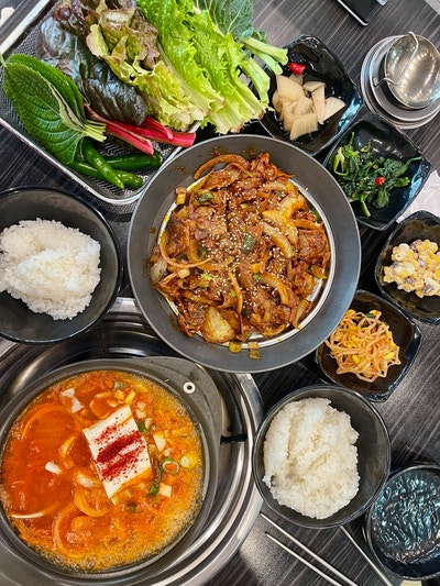  신선한 쌈채소로 쌈밥을 무한으로 먹을 수 있는 군산 수송동 맛집 예향정
