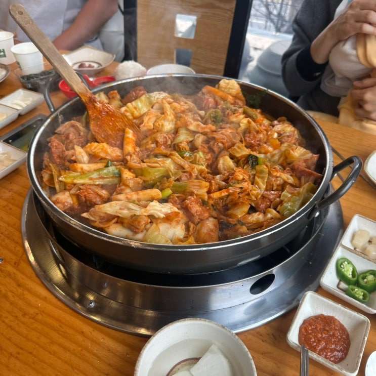  언니가 좋아하는 닭갈비 맛집 32년 전통의 춘천 명물 닭갈비 철판 닭갈비 우동사리 어린이메뉴 리뷰.