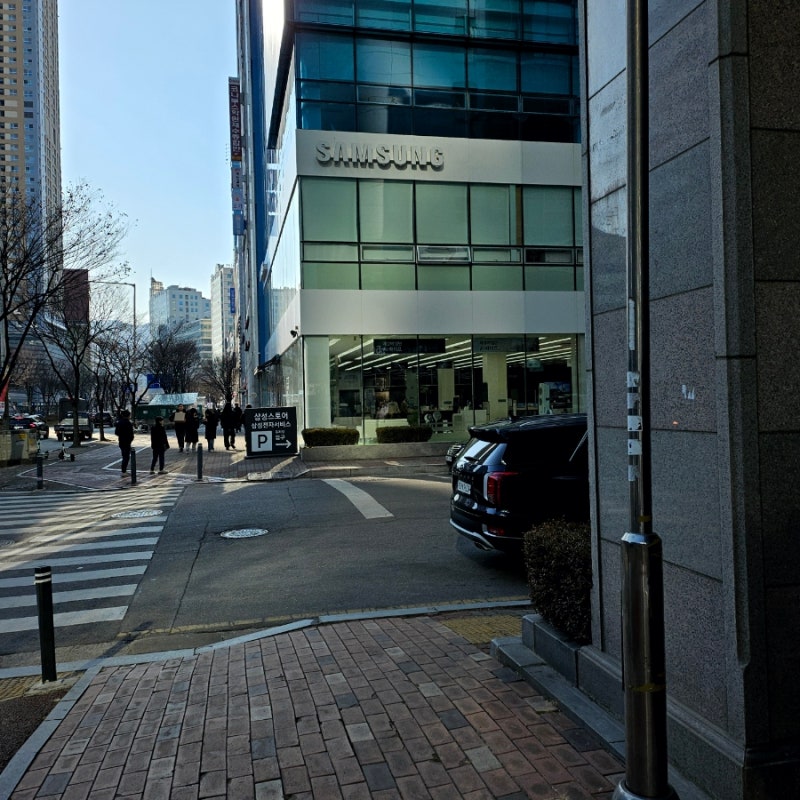 갤럭시S25 보호필름 정품 서비스센터에서 부착하기 공임비발생