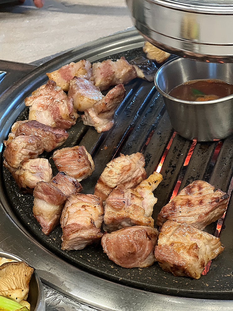  합정고기집 육즙 가득 숙성목살이 맛있는 합정냉장고 홍대맛집추천