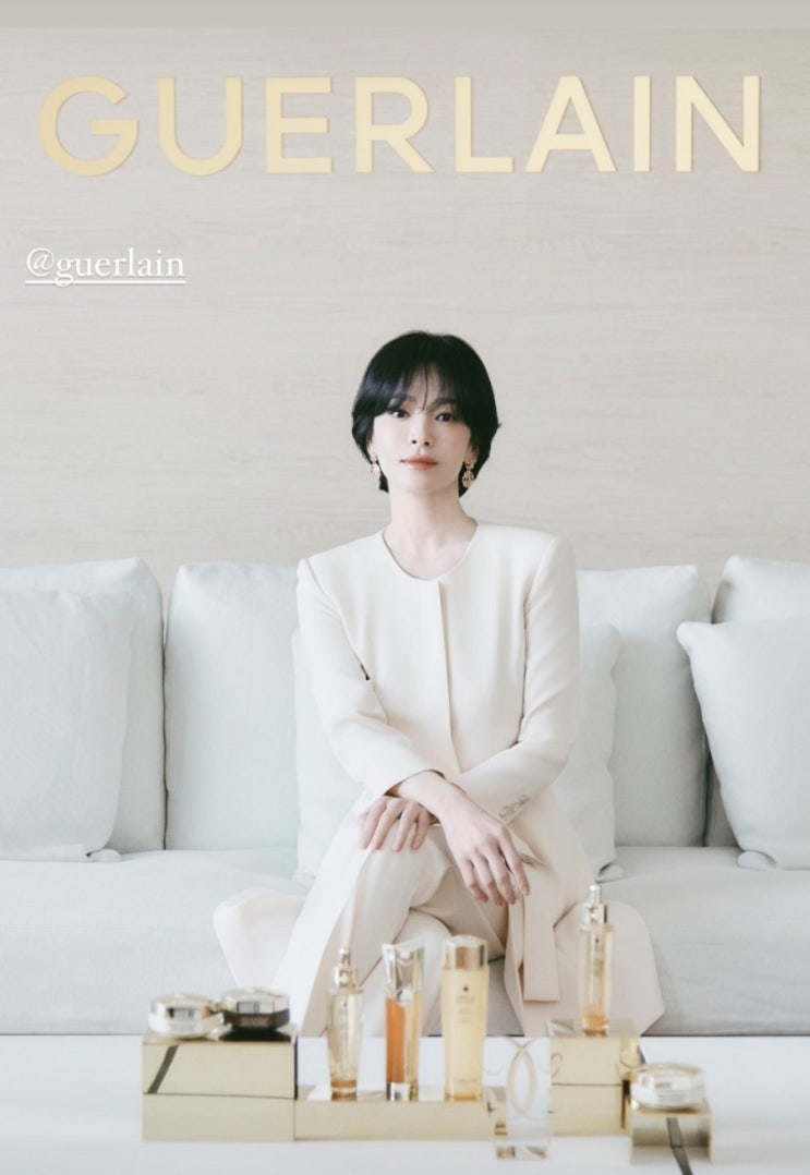 또한번 레전드 갈아치운 숏컷 <b>송혜교</b> 근황.jpg (겔랑 앰버서더)