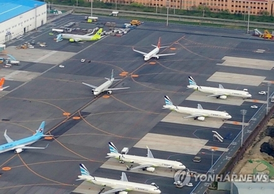<b>김해공항</b> 계류장서 <b>버스</b>가 직원 쳐 '사망'