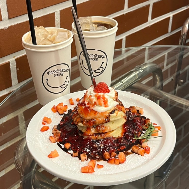  주차 가능 신사역 카페 팬케이크 맛집 팬케이크샵