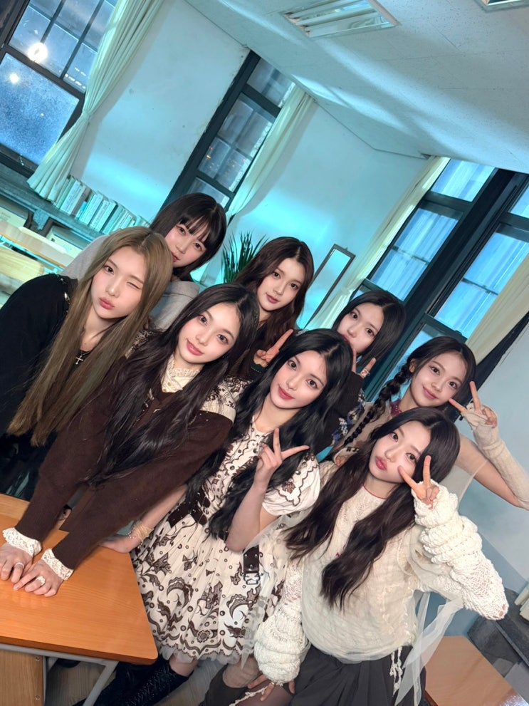 Hearts2Hearts (<b>하츠투하츠</b>)데뷔, <b>음악중심</b> 새<b>MC</b> <b>에이나</b>