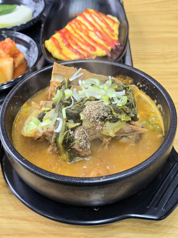 제주시 노형동 뼈구이와 감자탕을 동시에 즐기는 청하감자탕 노형직영점