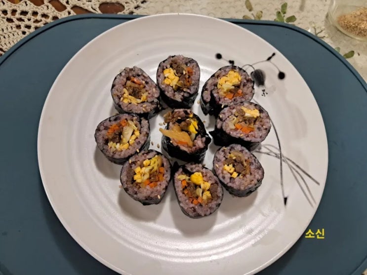 분주한 설렘_ 사랑을 담은 아침 김밥 분주한 설렘_ 사랑을 담은 아침 김밥