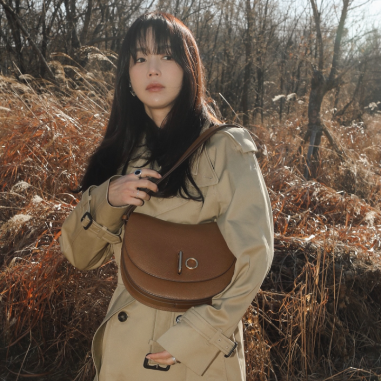  기은세 쓸쓸한 감성의 트렌치코트 패션