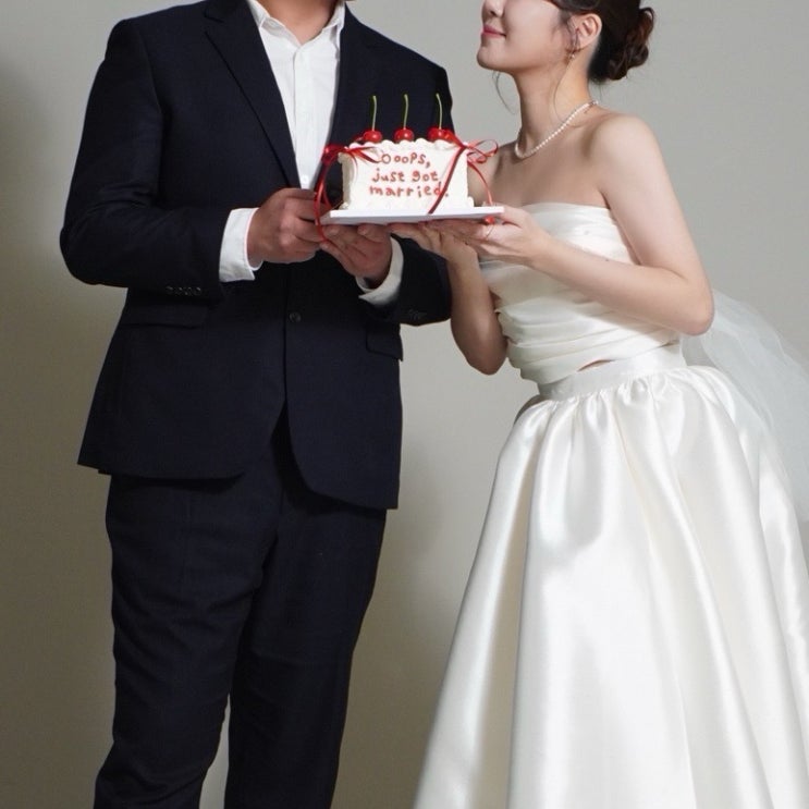  결혼기념일 웨딩촬영 소품 추천 평생 보관 가능한 체리 모형케이크