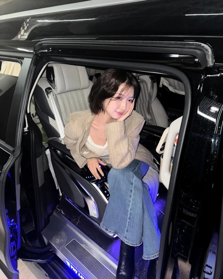  Y2K 90년대 복고 감성 제대로 살려 레트로 패션을 완성한 주현영의 OOTD