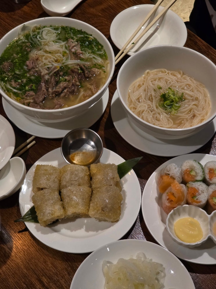  쌀국수 맛집 '포레스트오늘숲' 수원천천점, 왕갈비쌀국수 짜조 연어스프링롤 추천 메뉴