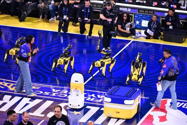  스테판 커리의 새로운 훈련 파트너? NBA가 공개한 AI 로봇의 모든 것